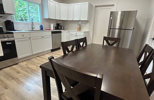 Downtown Niagara Falls House | Short Walk to the Falls Newly Renovated 4 Bedroom