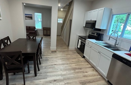 Downtown Niagara Falls House | Short Walk to the Falls Newly Renovated 4 Bedroom