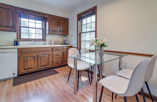 Bedford Apartment | Sight See & Explore! Apt 7 Mi to Dtwn Toledo