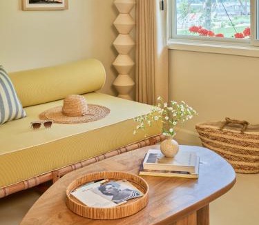 Greenport West Hotel | Silver Sands Motel & Beach Bungalows