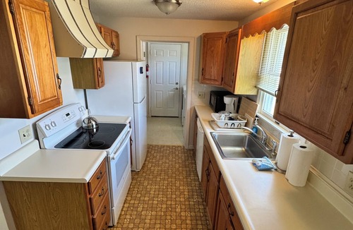 Narragansett House | Simple, Clean & Close to the Shore – Narragansett's Ocean Breeze Getaway