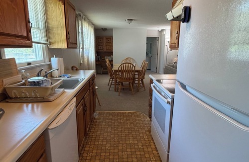 Narragansett House | Simple, Clean & Close to the Shore – Narragansett's Ocean Breeze Getaway