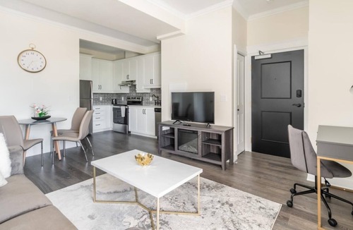 Smiths Falls Apartment | Simply Comfort. Rideau Private Apartment w Kingsize bed. Parking.