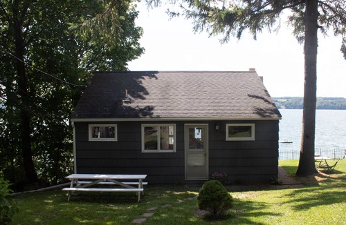 Skaneateles Cottage | Skaneateles Lake Cozy Cottage - Direct Waterfront on Private Lane