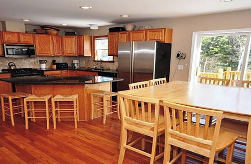 West Dover House | Ski, Bike, Hike , Golf - Mt. Snow Vacation Home < ½ Mile from the mountain