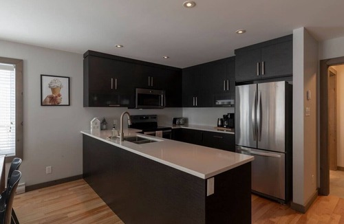 Saint-Faustin-Lac-Carre Villa | Ski/Bike/Hike In-Out | Soleil & Vue en Montagne