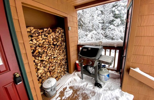 Carroll Cabin | Ski Cabin Rental Ideal for a Mount Washington Vacation