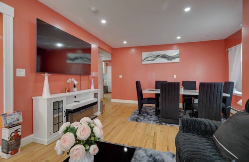 Milton Apartment | Ski & Explore! Colorful Apt 10 Mi to Dtwn Boston!