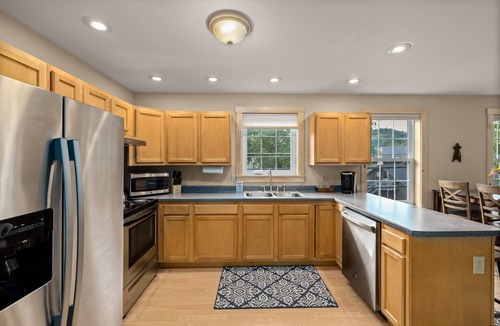 Jeffersonville House | Ski/Foliage Basecamp near Smuggs! 2 Living Areas & a King Suite