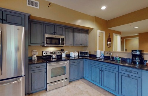 Jeffersonville Condo | Ski Getaway Near Hiking & Water Park with Mountain Views, Sunroom & WiFi