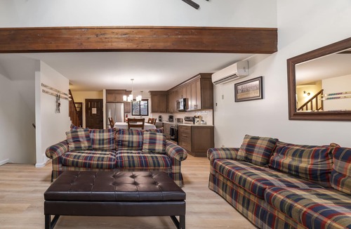 Tannersville House | Ski-In, Chill-Out. Waterparks & Hiking: 108 Escape