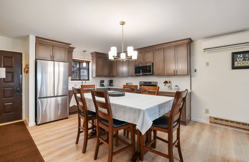 Tannersville House | Ski-In, Chill-Out. Waterparks & Hiking: 108 Escape