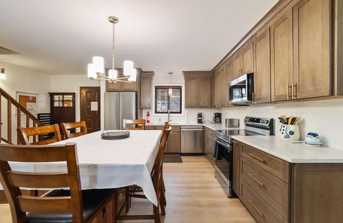 Tannersville House | Ski-In, Chill-Out. Waterparks & Hiking: 108 Escape