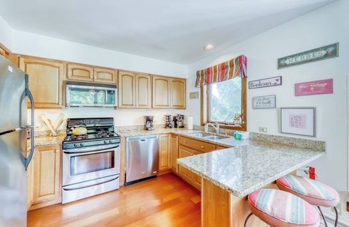 Killington House | Ski-in/out sunrise condo with pool & hot tub - great ski retreat