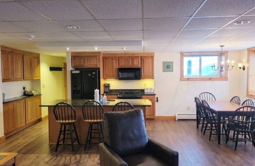 North Troy Condo | Ski in/Ski out 2 Bedroom Directly on Grammy Jay Run