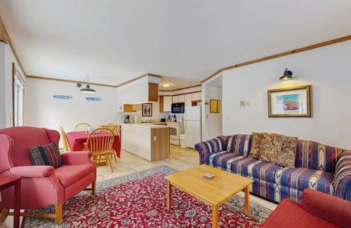 North Troy Condo | Ski-in/ski-out condo w/balcony, gas fireplace, mountain views, w/d, wifi