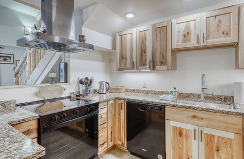 Warren Condo | Ski-In/Ski-Out Condo w/Shared, Seasonal Pool, Fast WiFi, Gas Fireplace, & Loft
