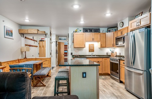 Warren Condo | Ski-In/Ski-Out Condo with Fireplace, Fast WiFi, Washer/Dryer & Seasonal Pool