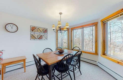 North Troy Apartment | Ski in Ski out Jay Village 422B
