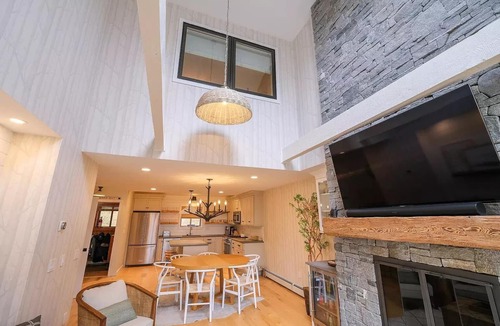 Ludlow House | Ski In/Ski Out off Sachem trail