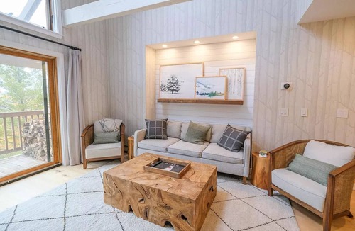 Ludlow House | Ski In/Ski Out off Sachem trail