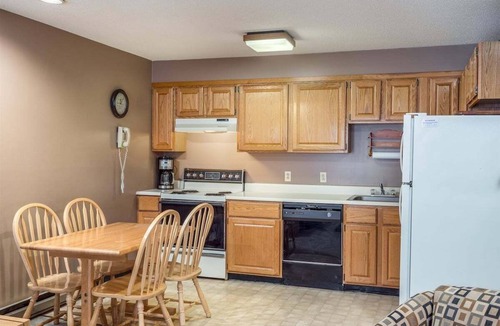 Sunday River Area Condo | Ski-In/Ski-Out Sunday River Condo: White Cap A-308