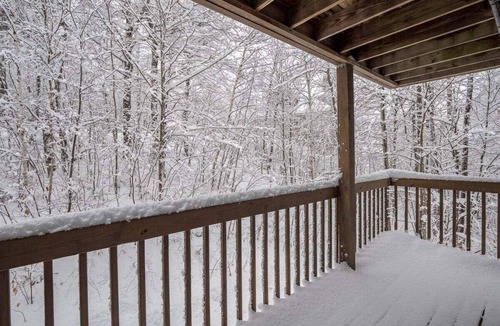 Sunday River Area Condo | Ski-In/Ski-Out Sunday River Condo: White Cap A-308