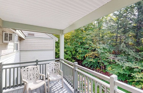 Jeffersonville Condo | Ski-in/ski-out third-floor condo, lift views, pools, fireplace, balcony, & Wifi