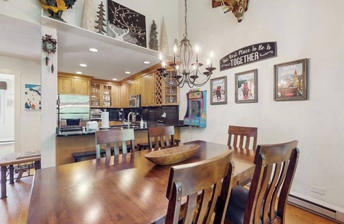 Stratton Mountain House | Ski-in/ski-out townhouse w/trail access, fireplace, balcony, pool, hot tub