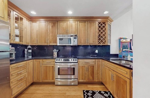 Stratton Mountain House | Ski-in/ski-out townhouse w/trail access, fireplace, balcony, pool, hot tub