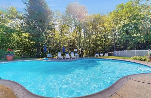 Stratton Mountain House | Ski-in/ski-out townhouse w/trail access, fireplace, balcony, pool, hot tub