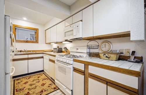 Killington Condo | Ski on/ski off, conveniently located with beautiful views, Sunrise B3