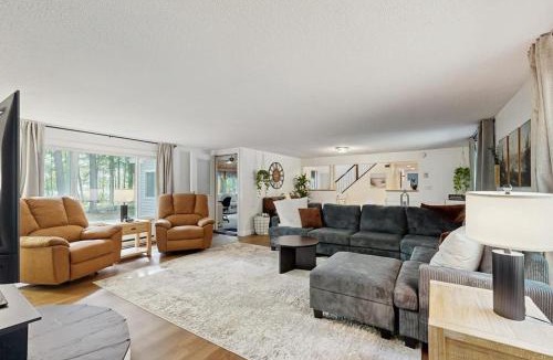 Bridgton House | Ski & Splash Retreat
