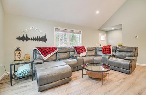 West Bridgton House | Ski, Swim, Kayak, Fish & Boat! Fam Bridgton Home
