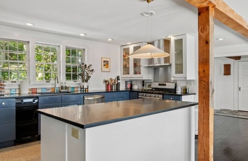 West Dover Ski Chalet | Skybarn Vermont | Pool, 100-Mile Views, Historic Barn