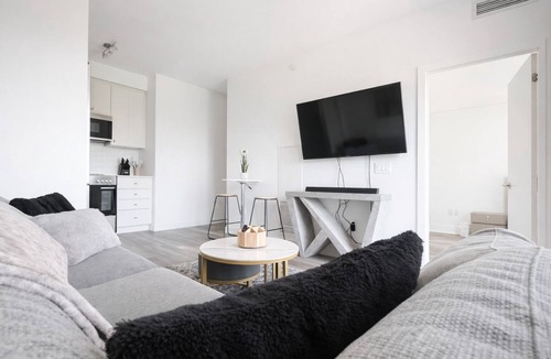 Kitchener Condo | Skyline Presidential Condo | Bowling Alley,Gym,Pool,Hot Tub,Sauna,Lounge