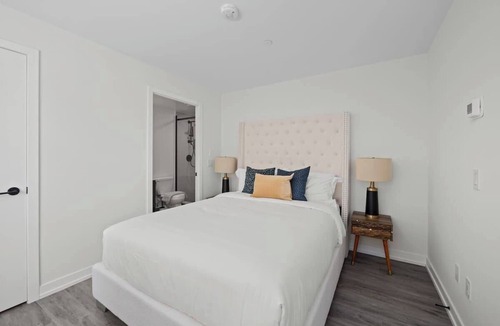 Harwood Hotel | Sleek and Comfortable 3BR Suite with Parking