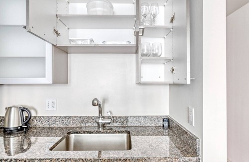 West End Apartment | Sleek North Station 1BR w/W/D & Gym, near TD Garden, by Blueground