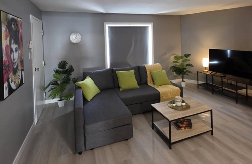 Cornwall Apartment | Sleek & Stylish 2 bedroom unit