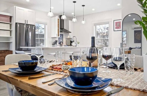 Oakdale Apartment | Sleeps 10 | 2 Kitchens | Near Back Cove | Parking
