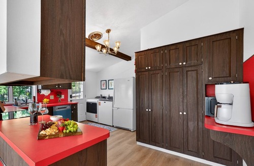 Greenbush House | Sleeps 10- Walk to Beach + Firepit + Dog Friendly