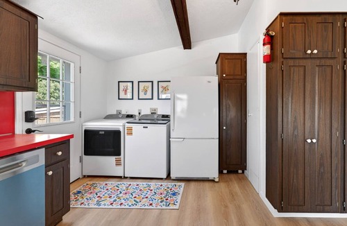 Greenbush House | Sleeps 10- Walk to Beach + Firepit + Dog Friendly