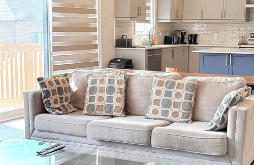 Springwater House | Sleeps 16 and more | Bedrooms with ensuite washrooms