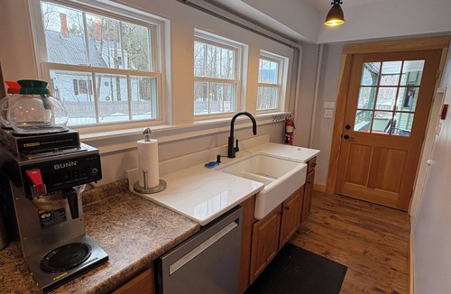 North Conway House | Sleeps 20 In Village 10 Bath Hot Tub