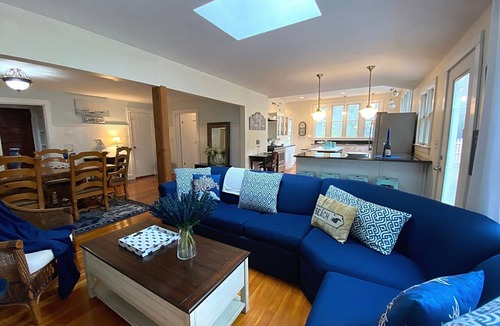 West Yarmouth House | Sleeps 8-Near Seagull Beach