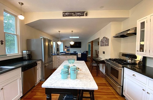 West Yarmouth House | Sleeps 8-Near Seagull Beach