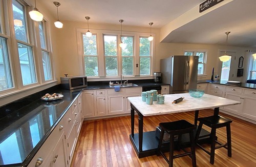 West Yarmouth House | Sleeps 8-Near Seagull Beach