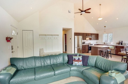 Athens Cottage | Sleepy Hollow Lake Home w/Deck, Pool Access!