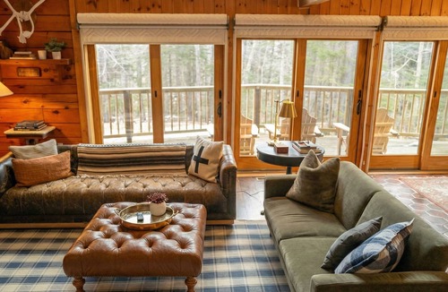 Wardsboro Cabin | Smart Log Cabin: Tesla Backup, Starlink, Game Room, Hot Tub - Mt Snow & Stratton