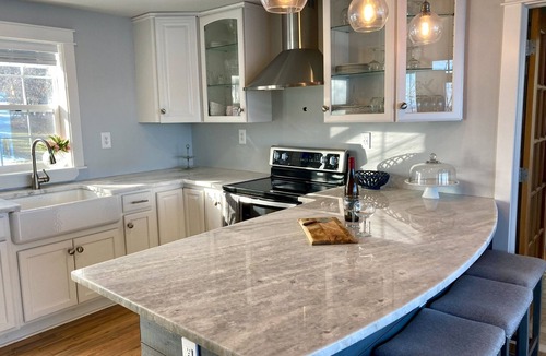 Town of Torrey House | Smith's Lake House 4 bedroom, enjoy spectacular sunrises, 2 bathroom, built 2021